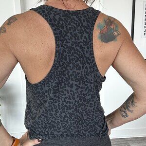 Gap cropped workout tank, animal print, grey, Size Small